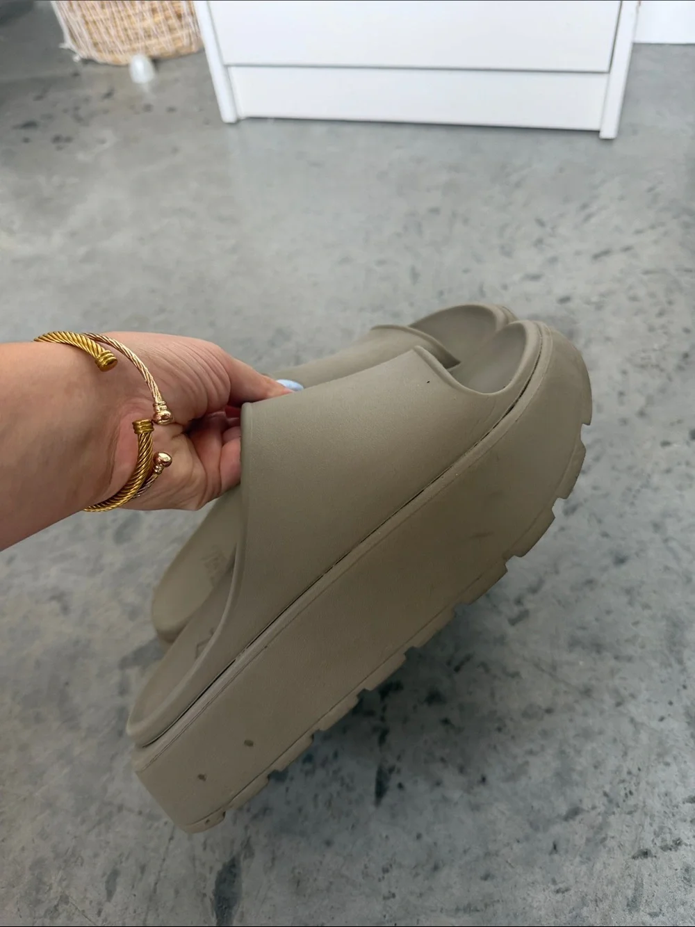 ZARA Foam Slide Sandals in Taupe - Picture 4 of 8